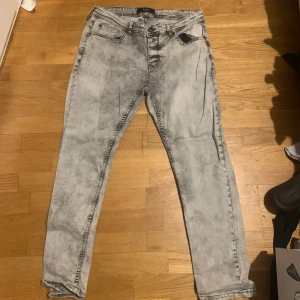Jean - Jeans i storlek 33