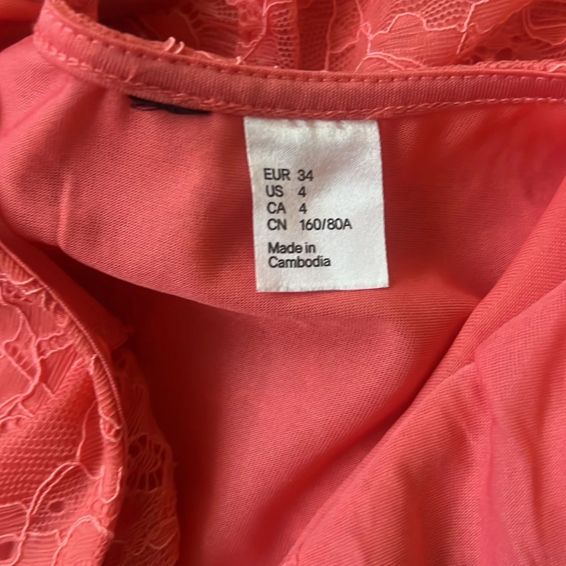 Korallrosa spetsklänning strl 34 - 2