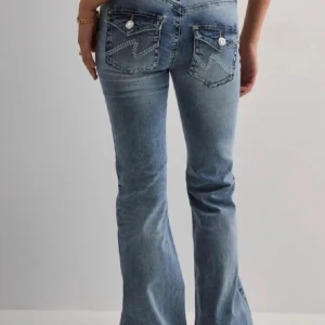 Low waist bootcut jeans  - Super snygga lågmidjade bootcut jeans från Nelly, nypris 799! Knappt använda🌟