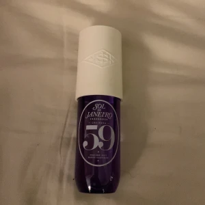 Sol de Janeiro 59 mist 90ml⭐️ - Luktar supergott men har knappt kommit till användning. Använt ungefär 1-2 gånger så flaskan är nästan helt full! Köpt för 299kr men säljer för 199kr💕
