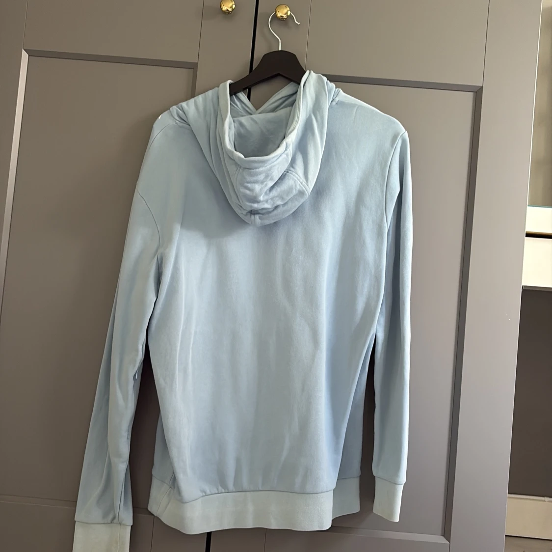 Ljusblå hoodie från Hoodrich - 1