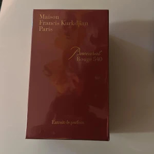 Baccarat Rouge 540 Extrait de Parfum - Lyxig parfym från Maison Francis Kurkdjian, Baccarat Rouge 540 Extrait de Parfum. Helt ny, plasten sitter fortfarande kvar. Priset kan diskuteras vid snabb affär