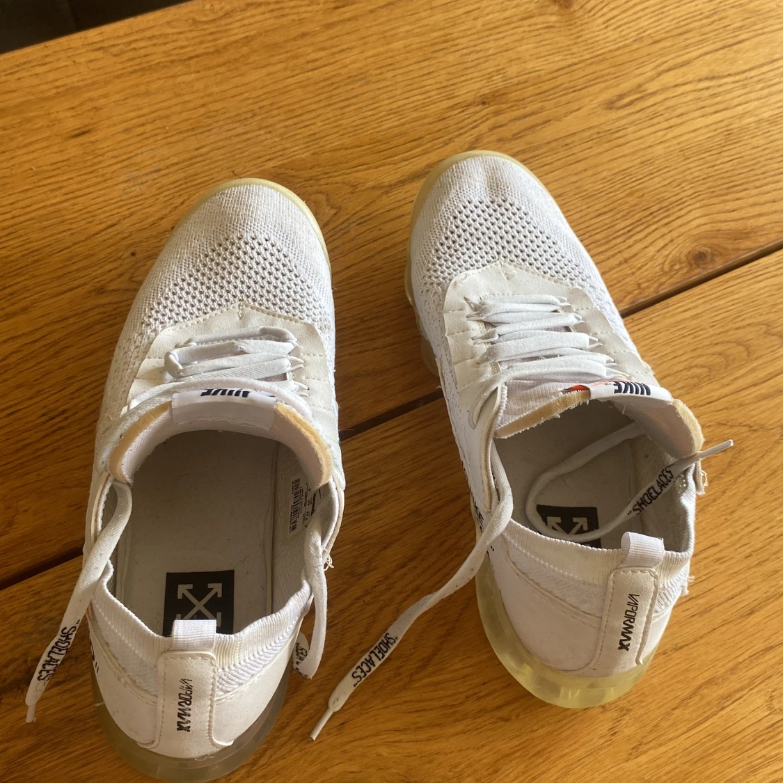 Off-White x Nike Air Vapormax Vit storlek 43 - 4