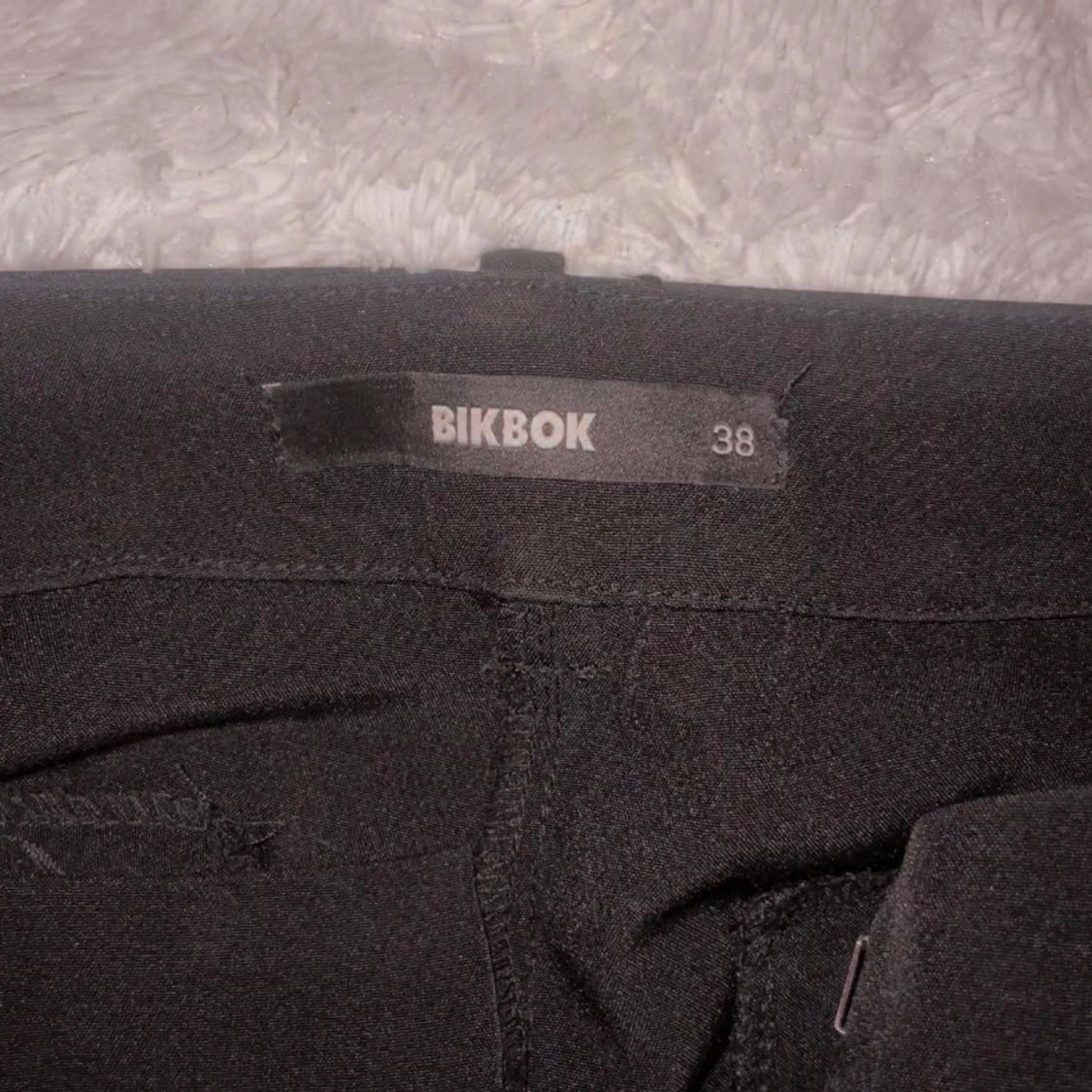 Svarta kostymbyxor från BikBok - 2