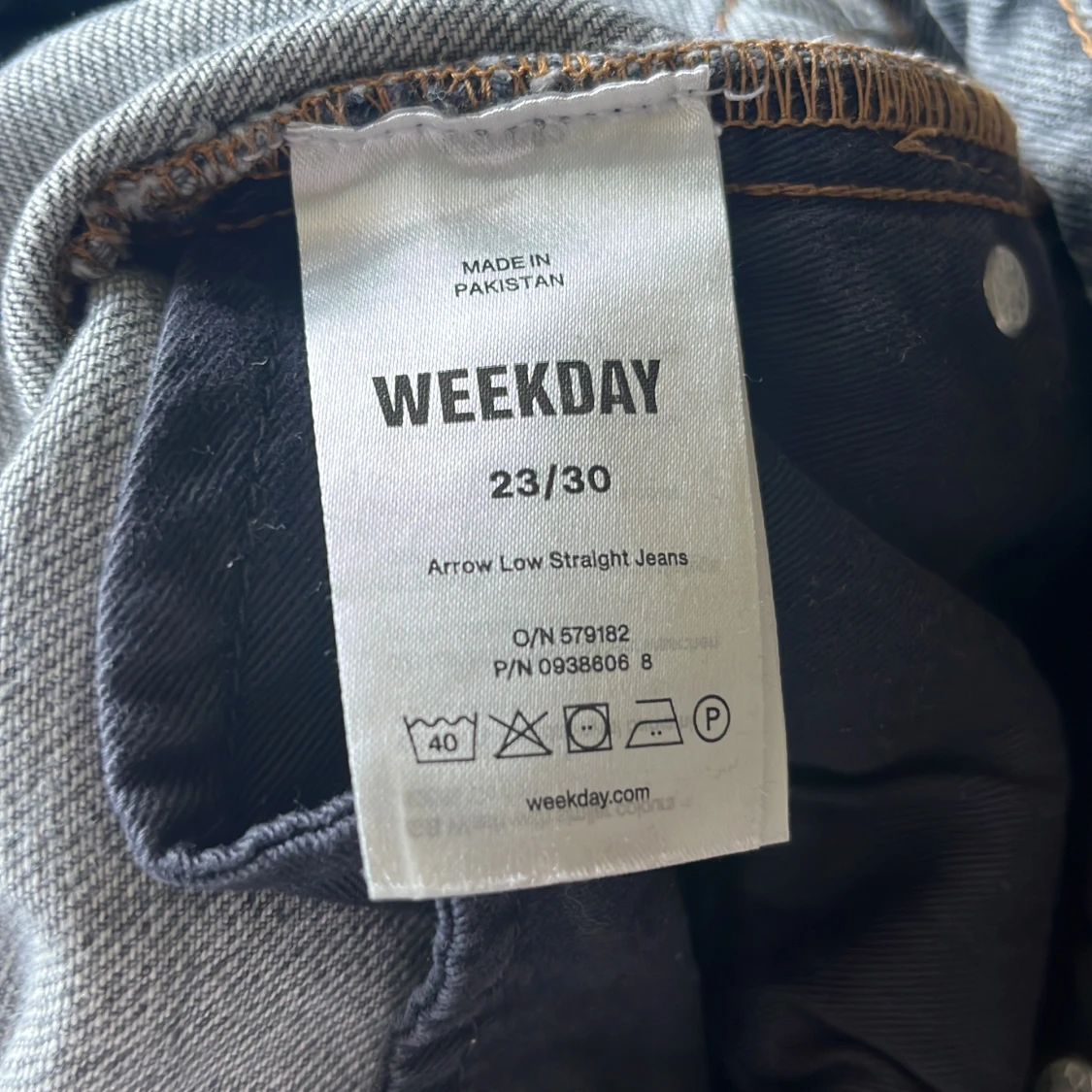 Weekday Arrow Low Straight Jeans grå - 1