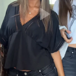 Svart blus  - Från Zara, knappt använd💛