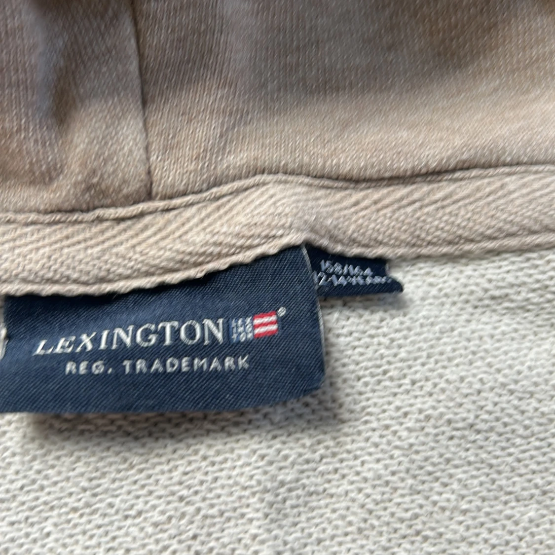 Beige hoodie från Lexington med dragkedja - 1