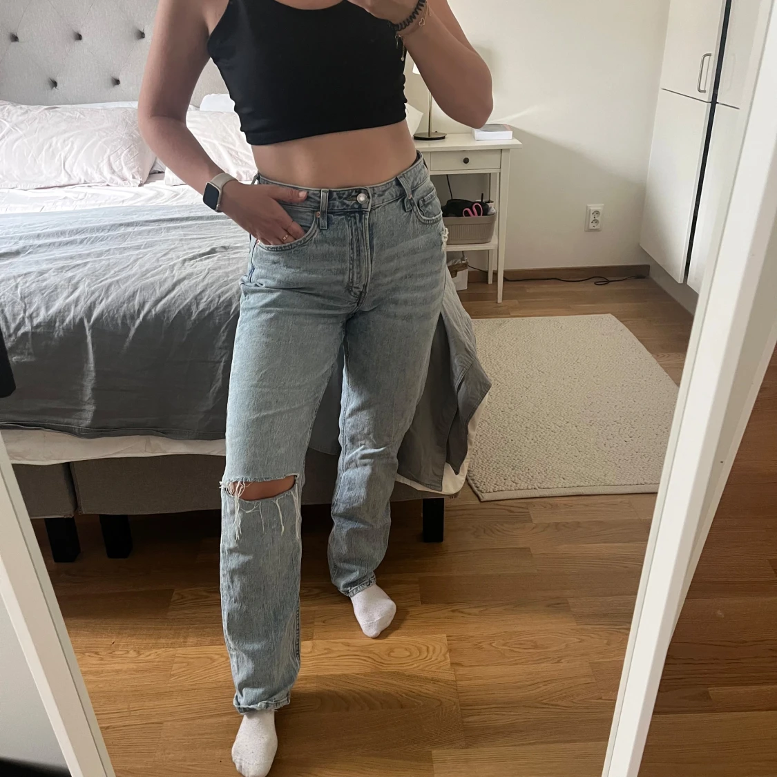 Ljusblå raka jeans med slitning straight vintage jeans h&m hm 40