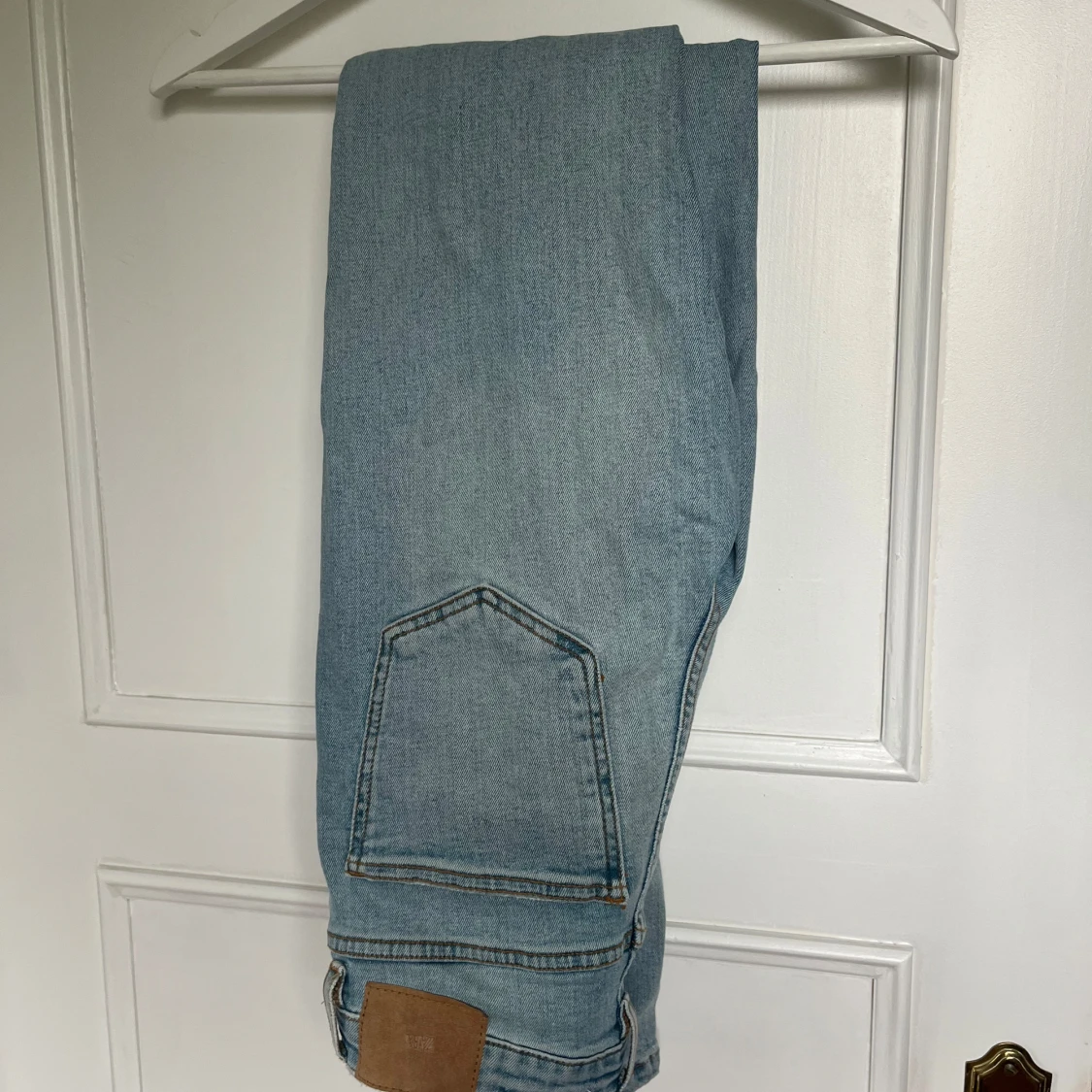 Ljusblå ripped jeans från Zara - 2