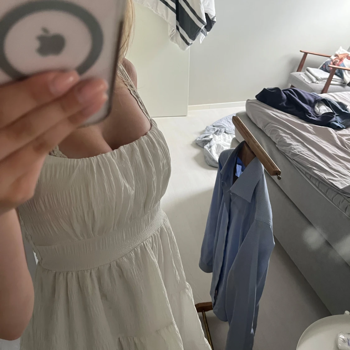 Vit somrig klänning med volang - 2