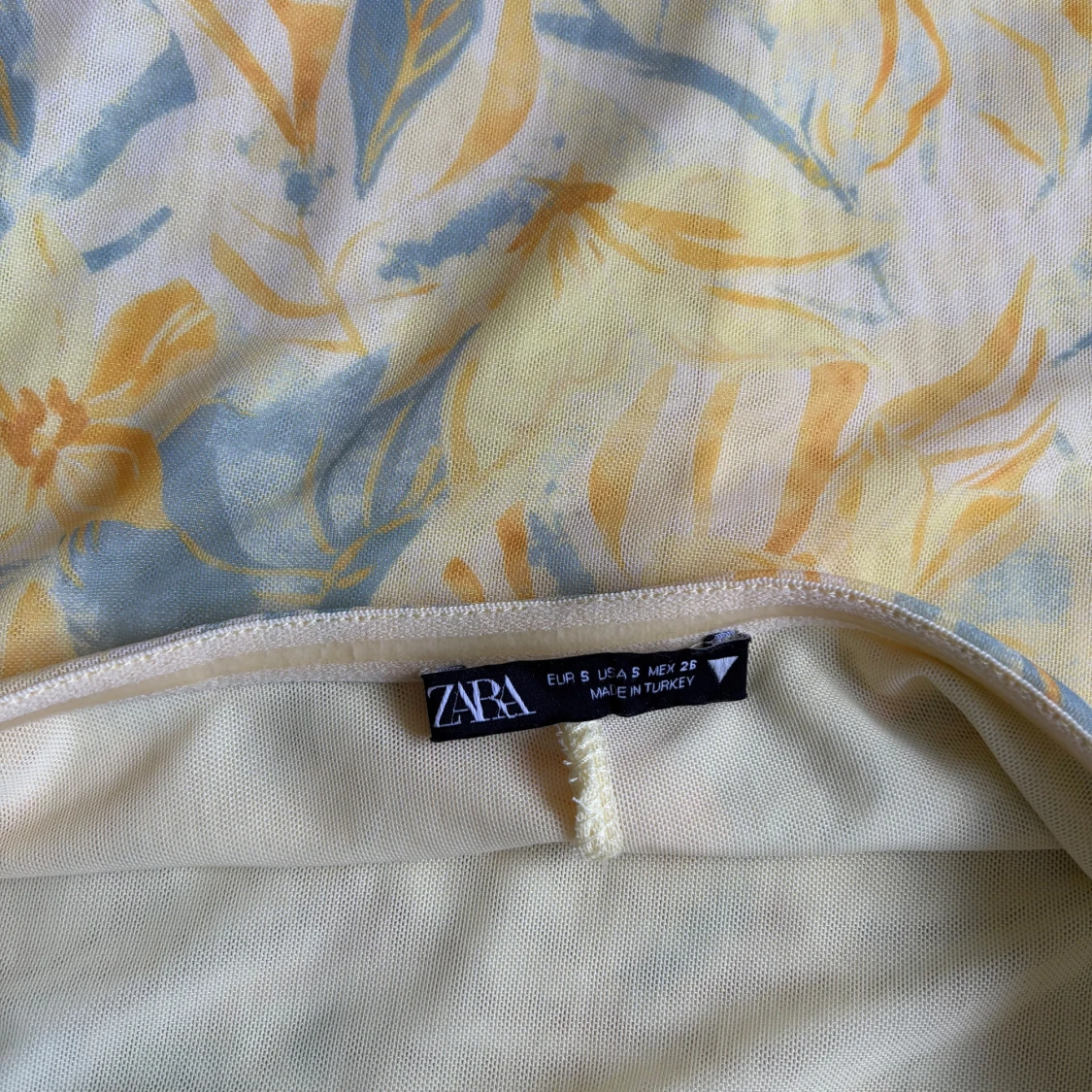 Somrig gul klänning från ZARA - 3