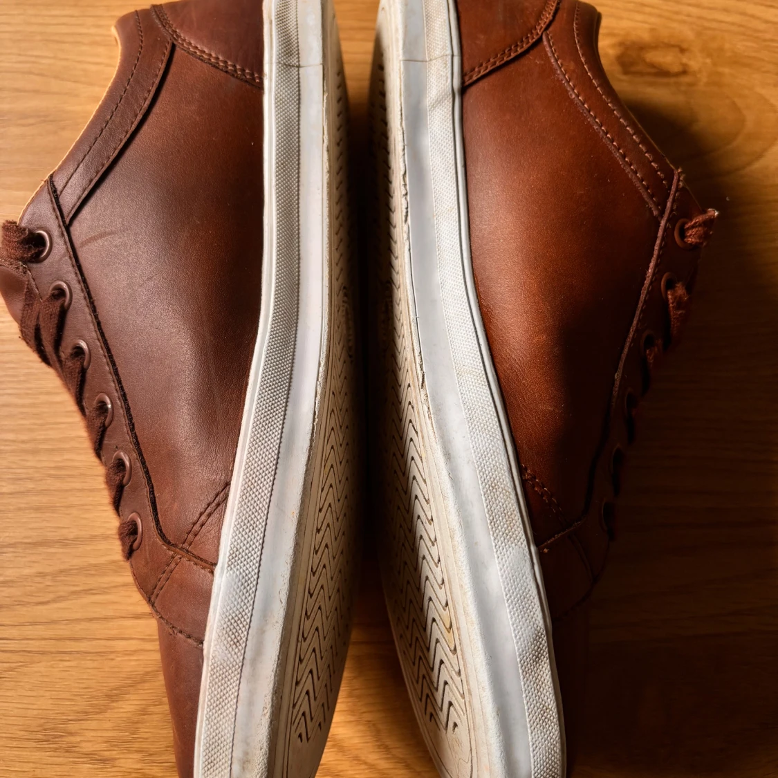 Bruna sneakers från Fred Perry - 2