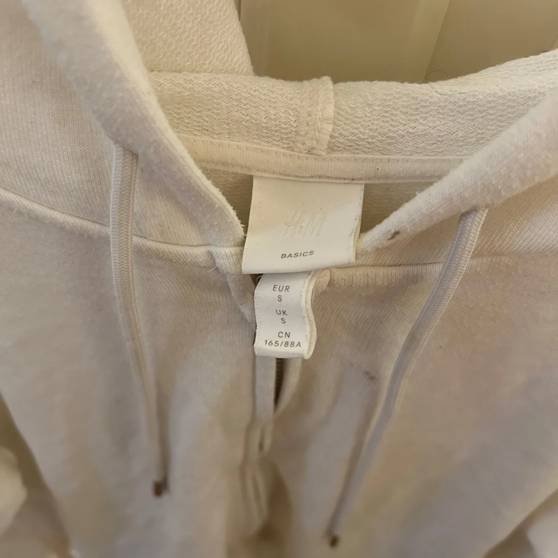 Vit hoodie med dragkedja från H&M - 1