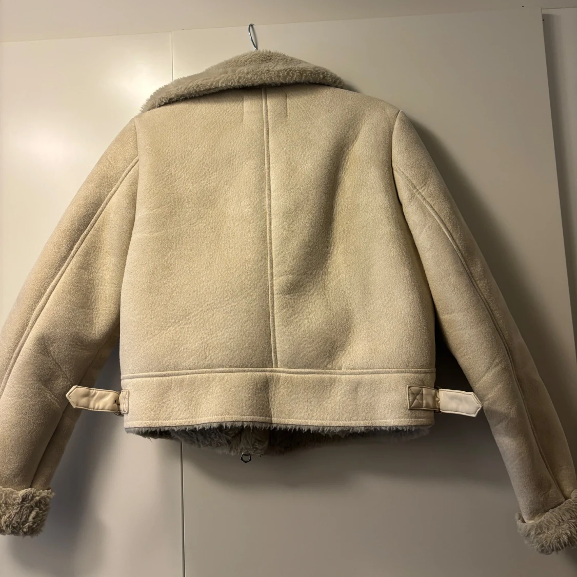 Beige jacka från Stradivarius  - 1