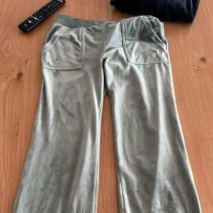 Gröna juicy mjukis - Gröna juicymjukis i storlek XS. Saknar snören