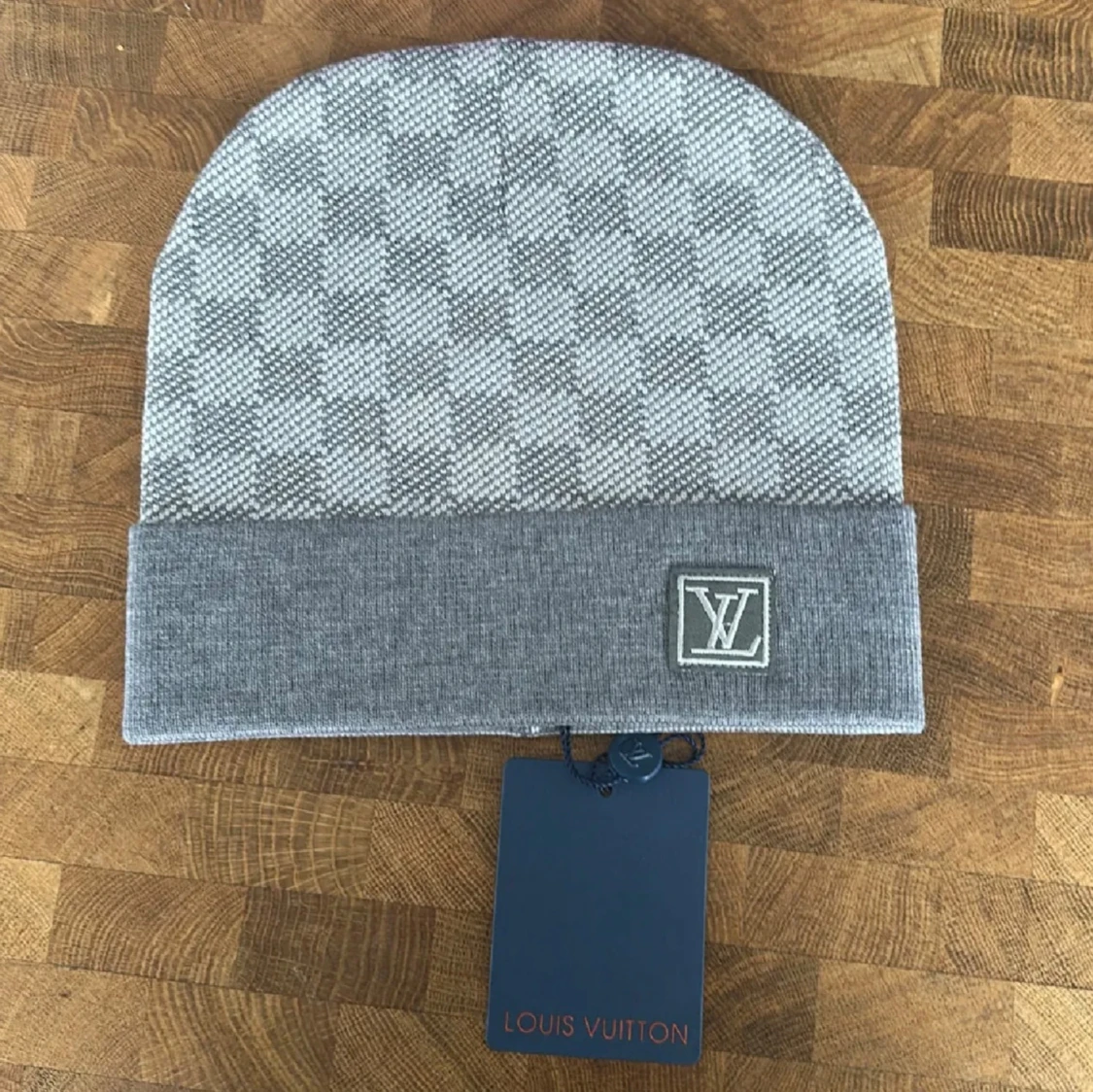 Grå rutig mössa från Louis Vuitton