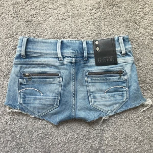 Blå jeansshorts från G-Star - Super snygga low waist shorts från G-star!💗perfeka till sommaren!💗