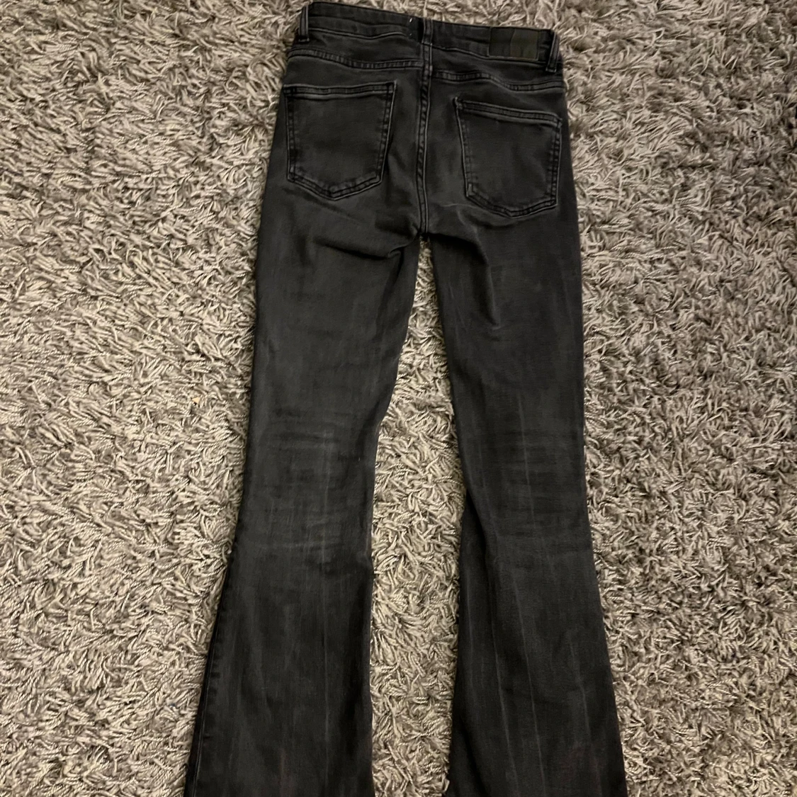 Svarta/mörkgråa bootcut jeans från 157! - 1