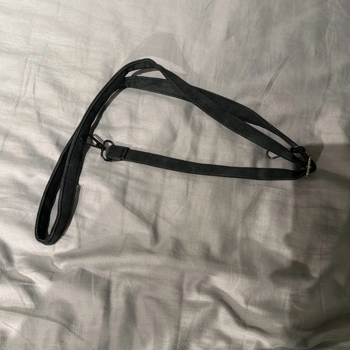 Mörkgrå axelväska med avtagbar rem - 3