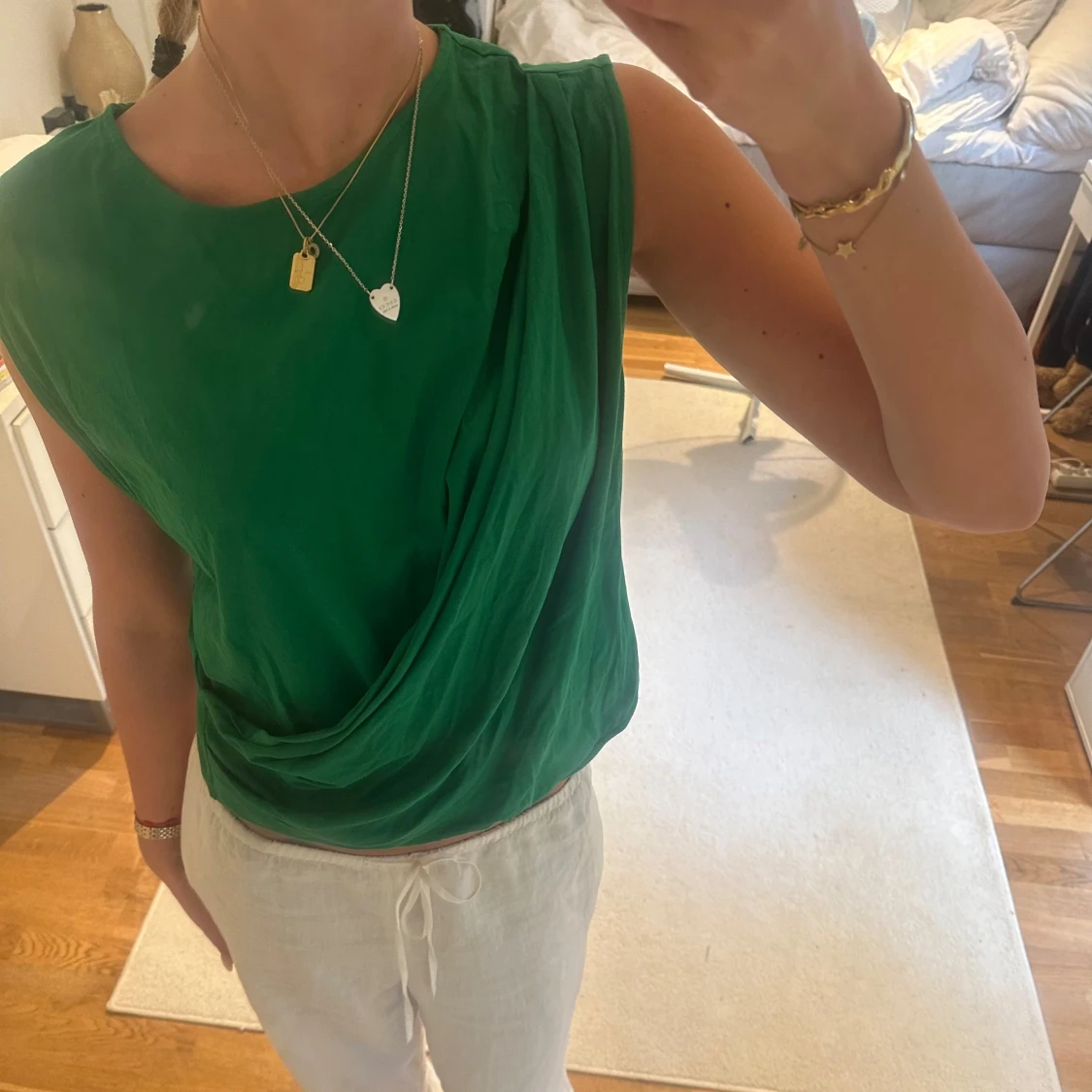 Grön draperad ärmlös topp - 1