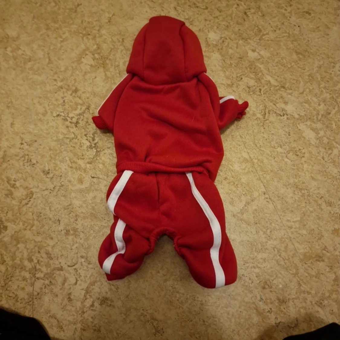 Röd hoodie-overall flr hund