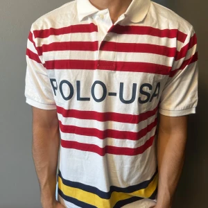 Randig piké t-shirt från Polo Ralph Lauren - XL i barnstorlek 