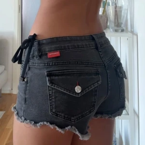 Lågmidjade jeansshorts  - Strl S, stretchigt material💕