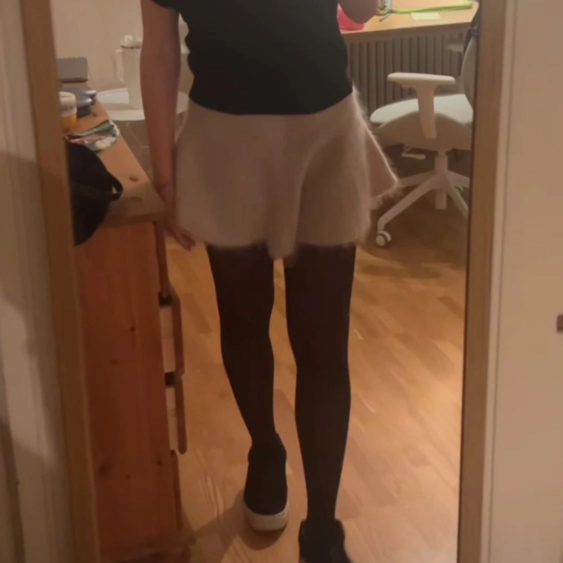 Beige fluffig kjol - 1