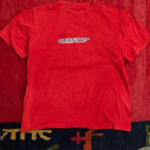 2000s quiksilver baggy tee - cut tag 90% sure its 00s really baggy with boxy fit