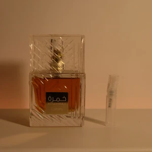 Khamrah 2ml sample - Säljer en 2ml sample på Lattafa khamrah. Läs Plickbeskrivning. Säljer många sampels i olika storlekar, bara att gå in på min sida.