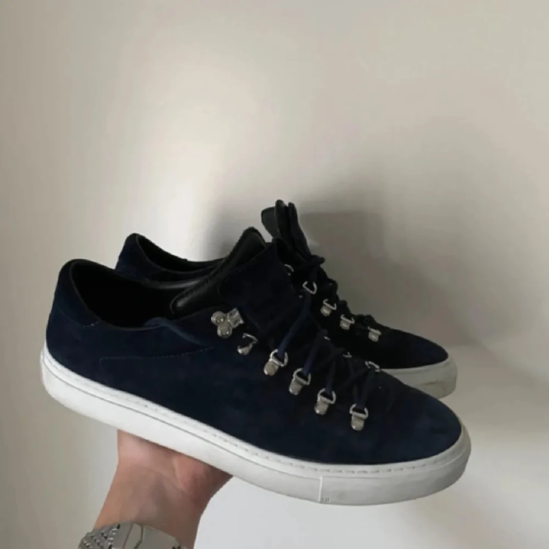 Mörkblå sneakers från Diemme