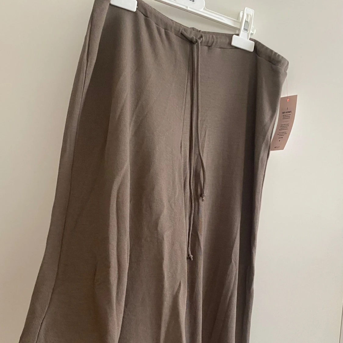 Byxor/mjukisar (my chill pants från Nelly) - 2