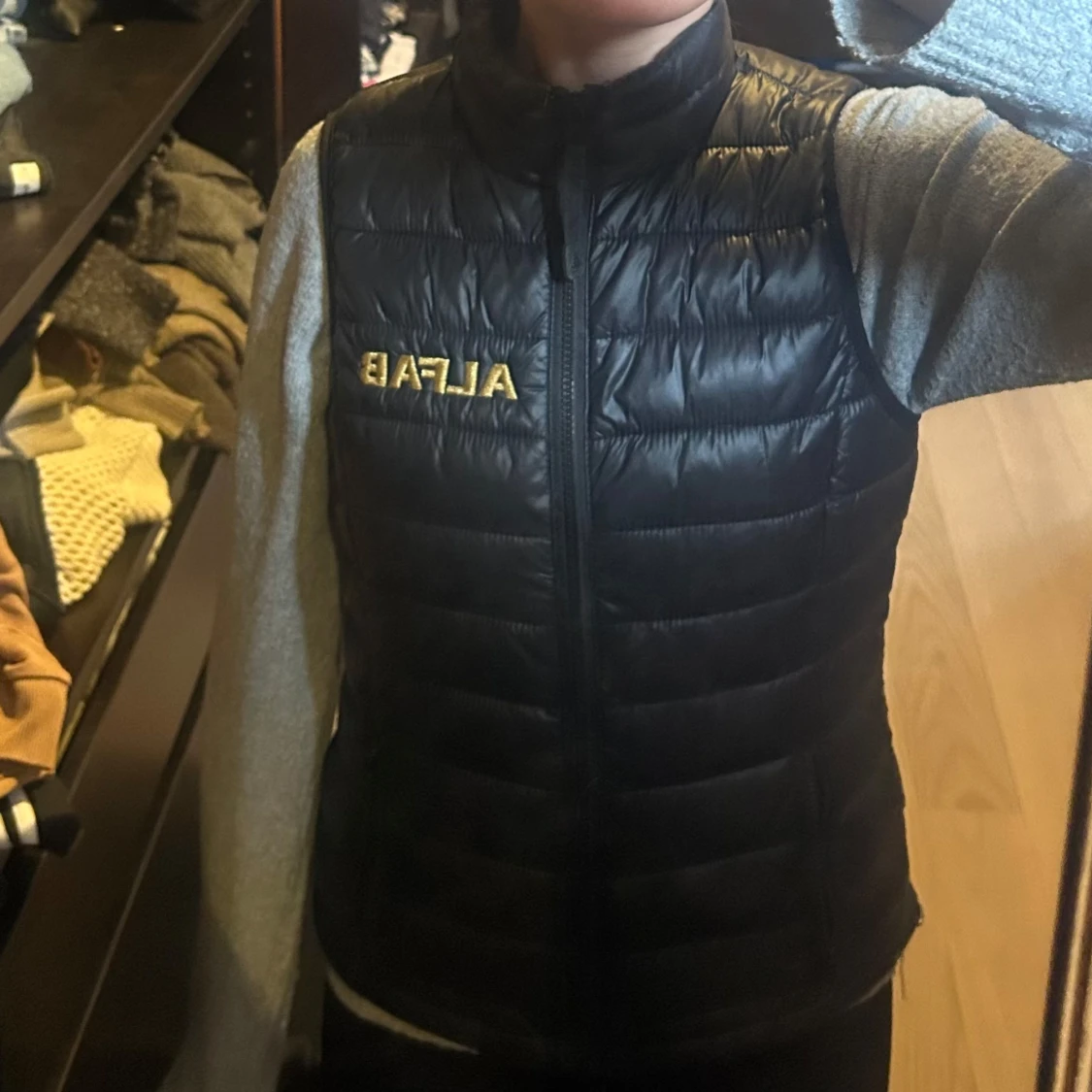 Svart dunväst från Alfab