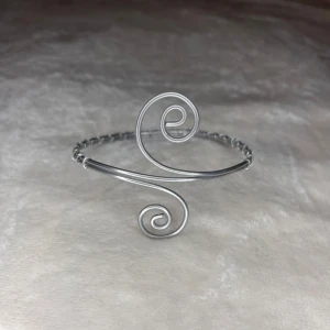 Armcuf/ armsmycke  - Mät din arm eller där du vill ha smycket så fixar jag så att den är perfekt till dig!🫶🏼