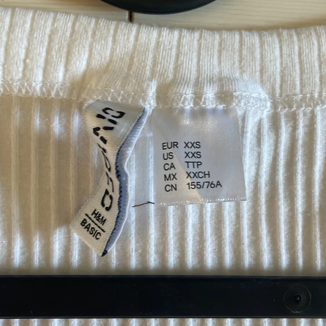 Vit ribbad topp från H&M - 1