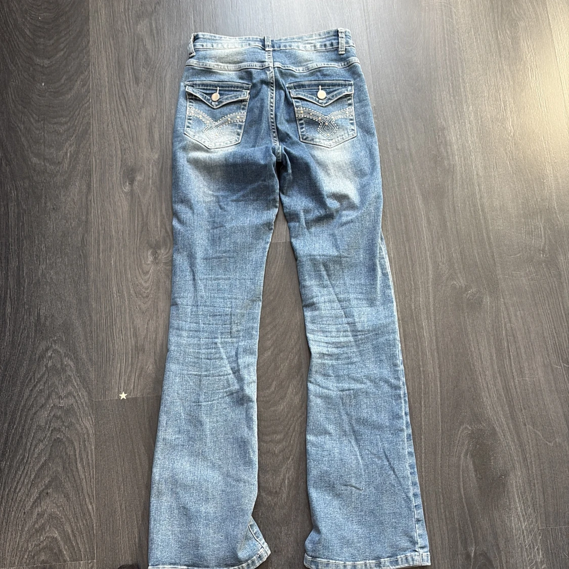 Blå bootcut jeans från Shein - 1