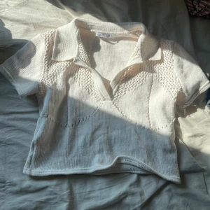 Vit stickad topp - Söt stickad topp från Zara, liten i passformen