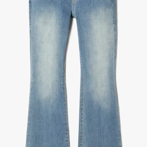 Blå bootcut jeans från True Religion - Säljer mina nya true religon jeans i storlek W25. Då jag köpte fel modell. De är bara testade en gång hemma. Helt nya. Kom gärna med prisförslag. 