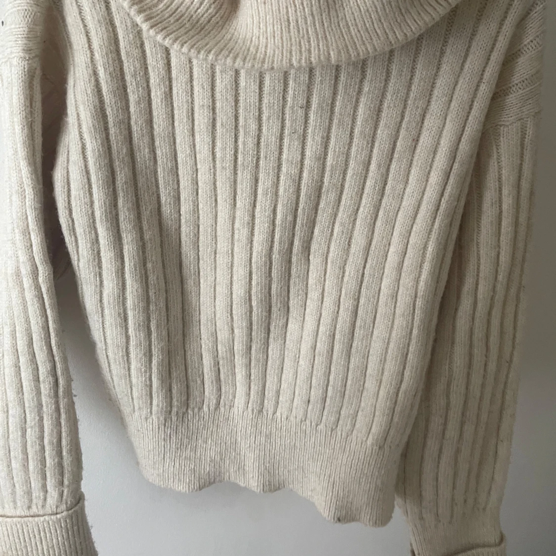 Beige stickad tröja med dragkedja - 3