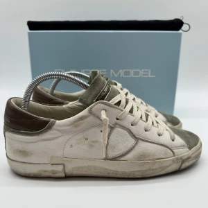 PHILIPPE MODEL PRSX - Philippe Model Prsx - Skick: 9/10 - Tillbehör: Enbart skorna - Storlek 40 sitter som 41 - Nypris ca 3900kr - deluxecloset