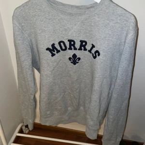 Grå tröja från Morris - Grå Morris tröja i storlek S. Passar inte längre därför jag säljer. Hör av er vid frågor eller liknande. Pris kan diskuteras vid snabb affär.