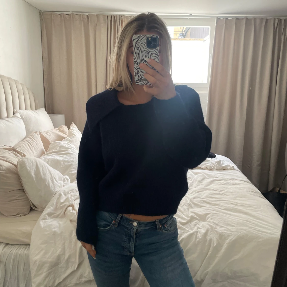 Mörkblå stickad  tröja