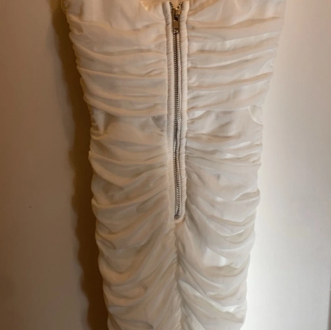 Vit omlottklänning med dragkedja - 1