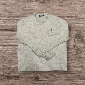 Ralph Lauren tröja - Stickad Ralph Lauren tröja i underbart skick! Storlek: M 