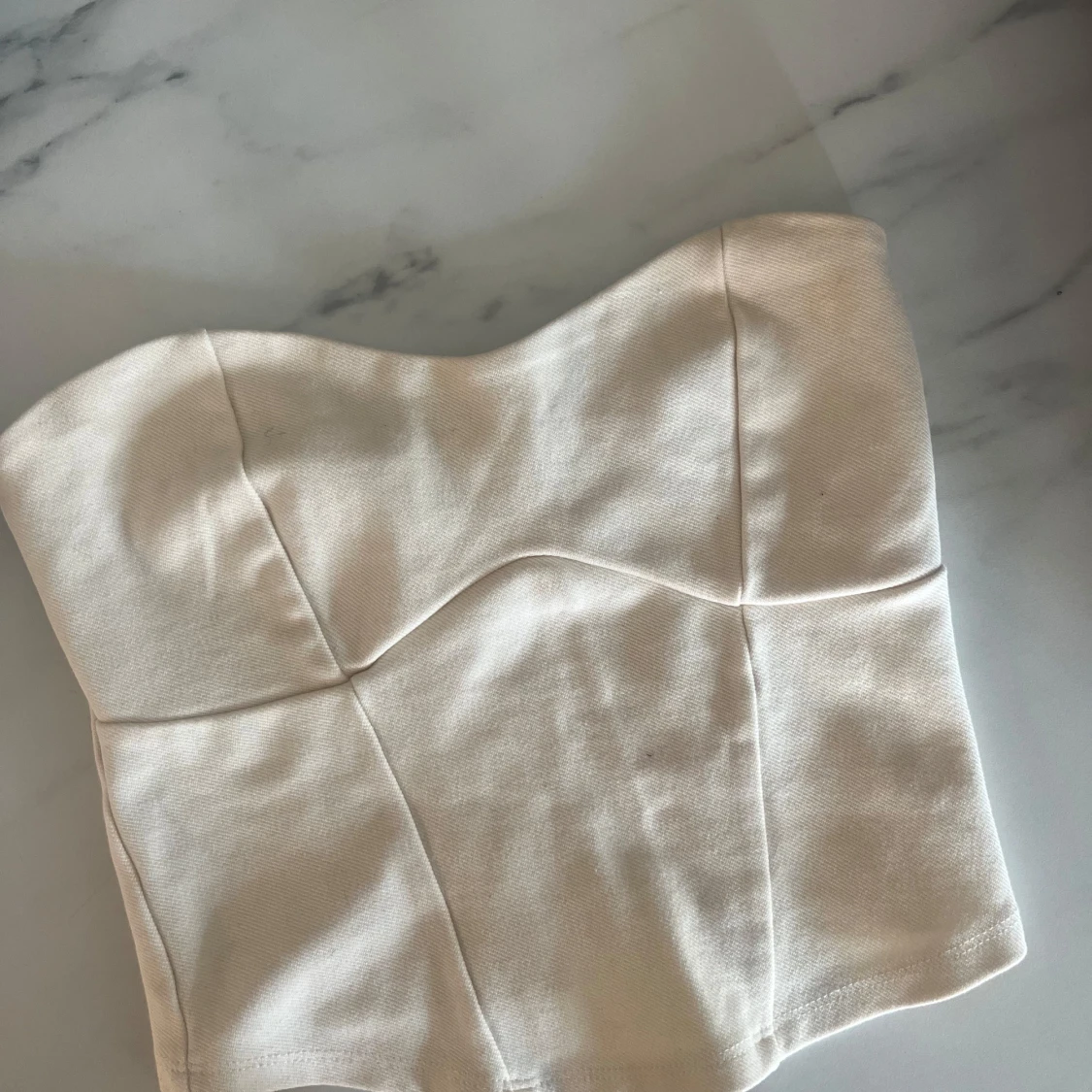 Beige korsettopp från Gina Tricot