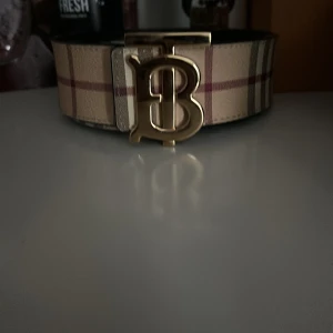Rutig bälte med guldspänne - DM om du är intresserad pris kan diskutera där med!