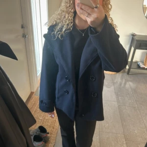 Mörk blå kappa - Kappa i fint skick