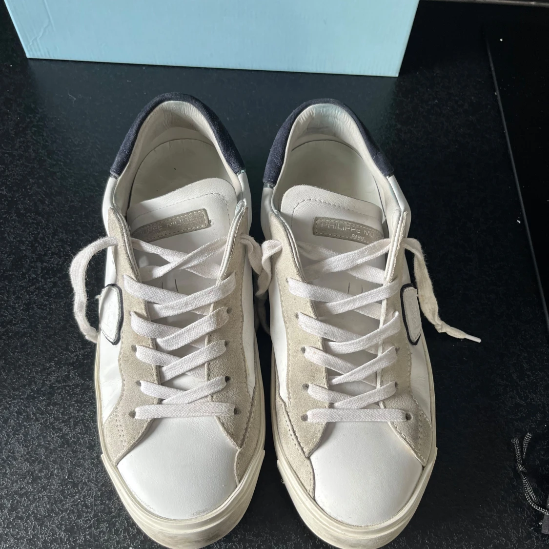 Vita sneakers från Philippe Model - 1