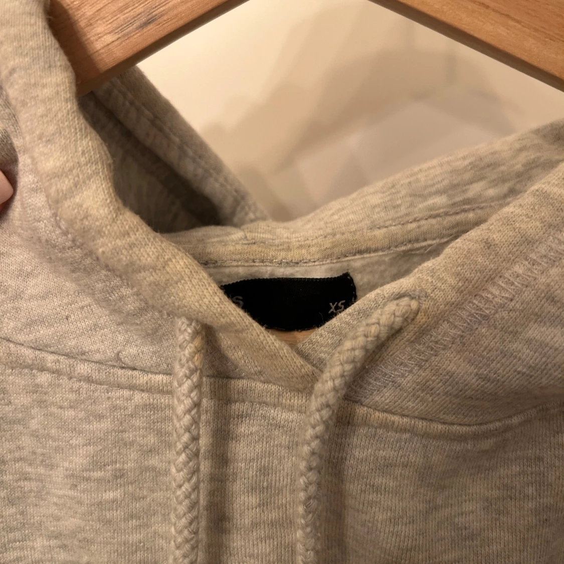 Grå hoodie med tryck - 2