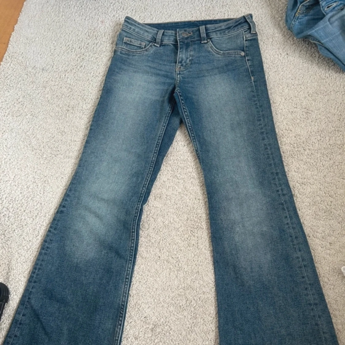 Blå bootcut jeans - 1